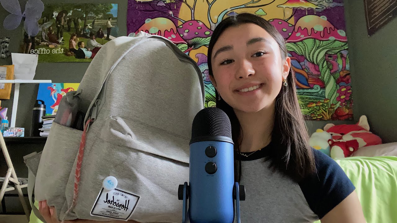 ASMR what’s in my backpack⁉️