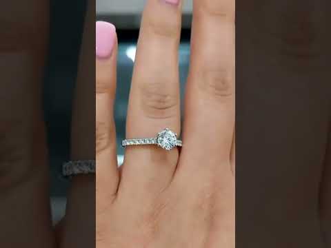 Most Stunning Lab Grown Diamonds Engagement Ring
