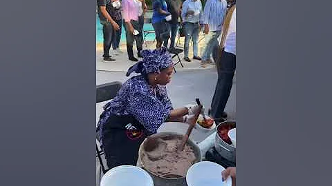 PARTY GUESTS SPOTTED ON LONG QUEUE FOR AMALA, GBEGIRI AND EWEDU AT AMERICA PREPARED BY AMALA ZONE