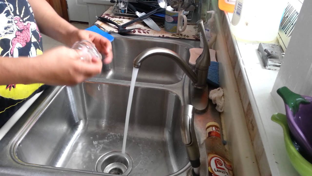 HOW TO CLEAN GLASS BONGS!! YouTube