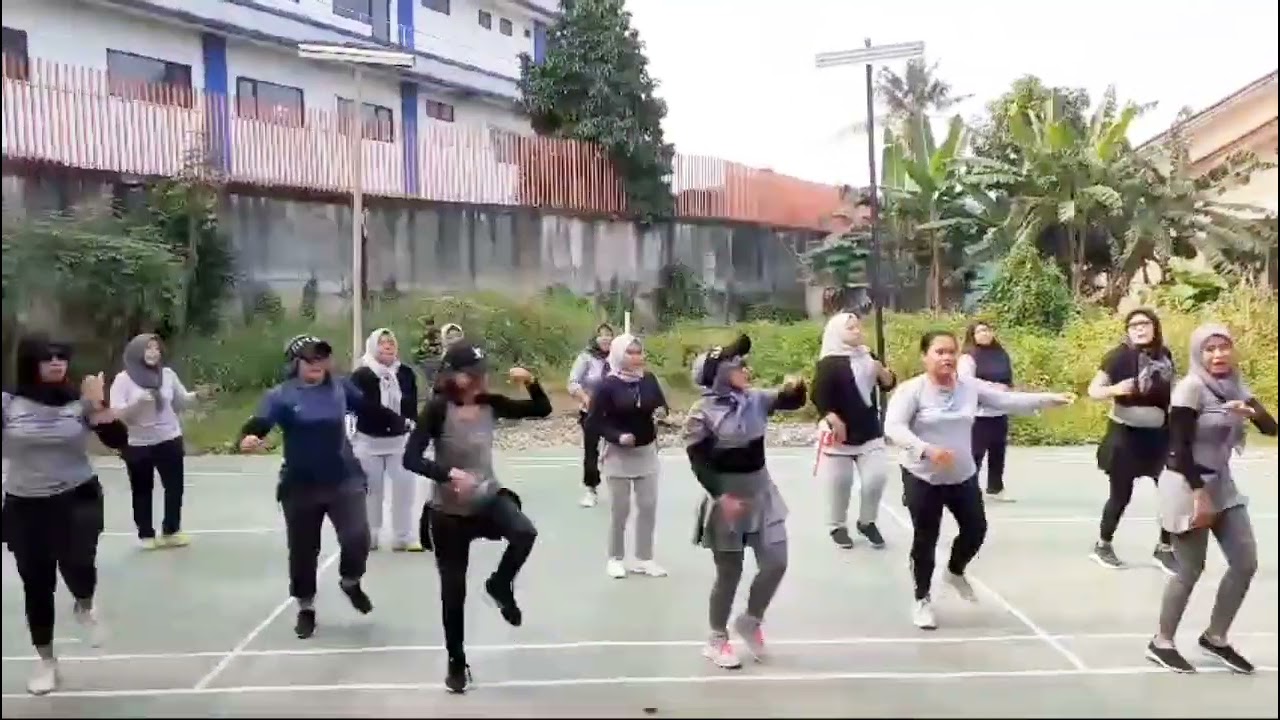 Aerobic Kemuning Club by Instruktur Miss Lidya