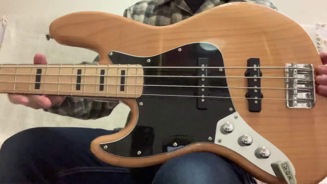 Demo of 2012 Squier Vintage Modified Jazz Bass Left Hand Lefty