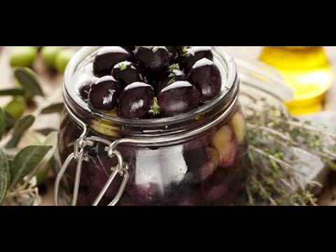 كيفية و طريقة تخليل و تلوين الزيتون الاسود الصغير بمواد طبيعية 2022