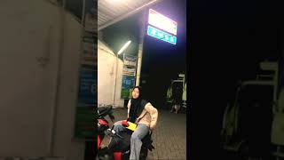 Mentahan cewek cantik hijaber nongkrong di indomaret #shorts #storywa