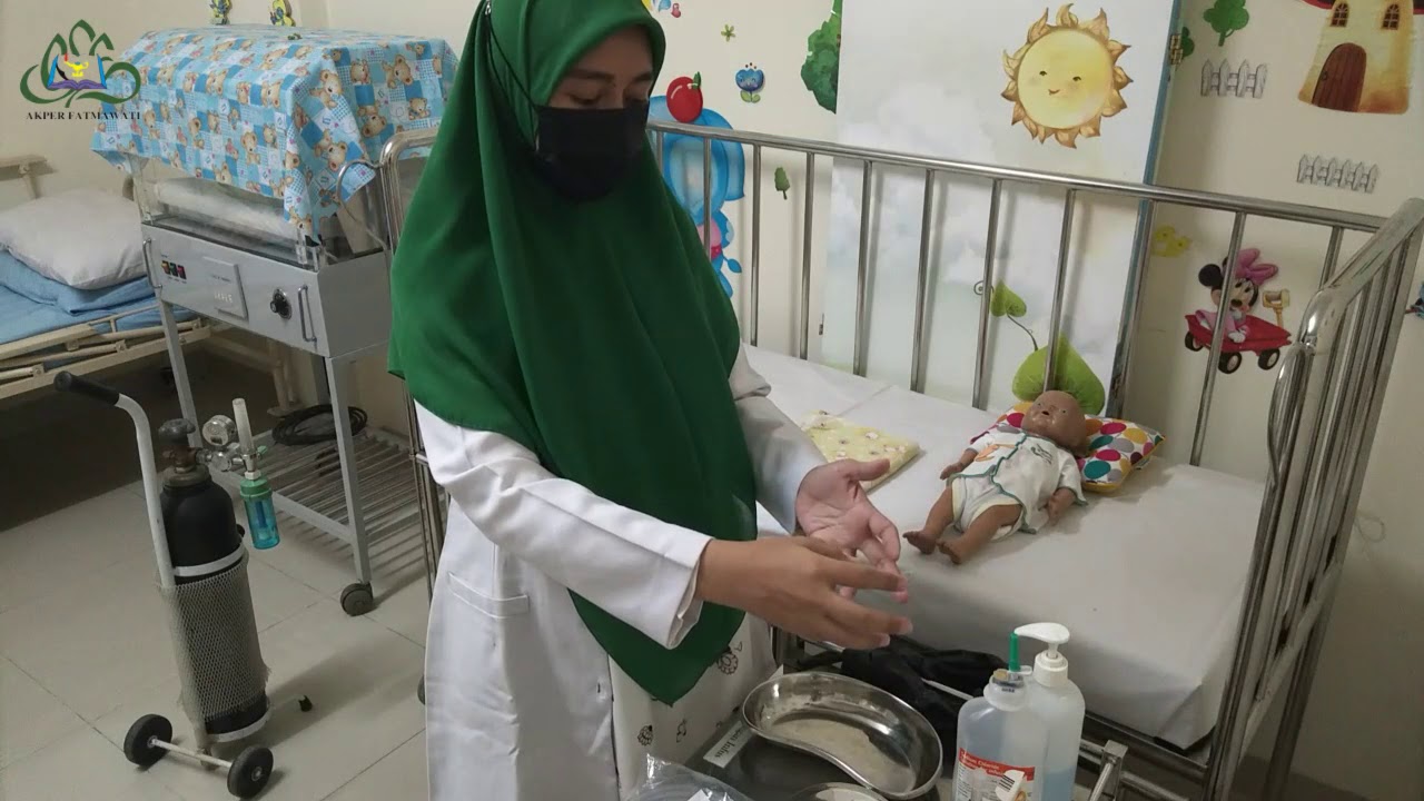 PEMBERIAN NEBULAIZER PADA BAYI [Akper Fatmawati]