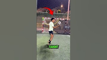 Voetbalkopbaloefening MISLUKT... Totdat één GEHEIM alles verandert!🤩 #shorts #voetbal