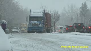 Snow Fall Causes Traffic Chaos In Vancouver by Bruce Causier 638 views 5 years ago 1 minute, 11 seconds