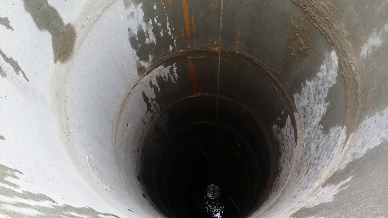 Чистка колодца - YouTube