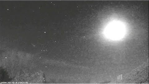 Bright Fireball Meteor 21:54 on 28th February 2021 Caught on Camera from Oxfordshire, UK