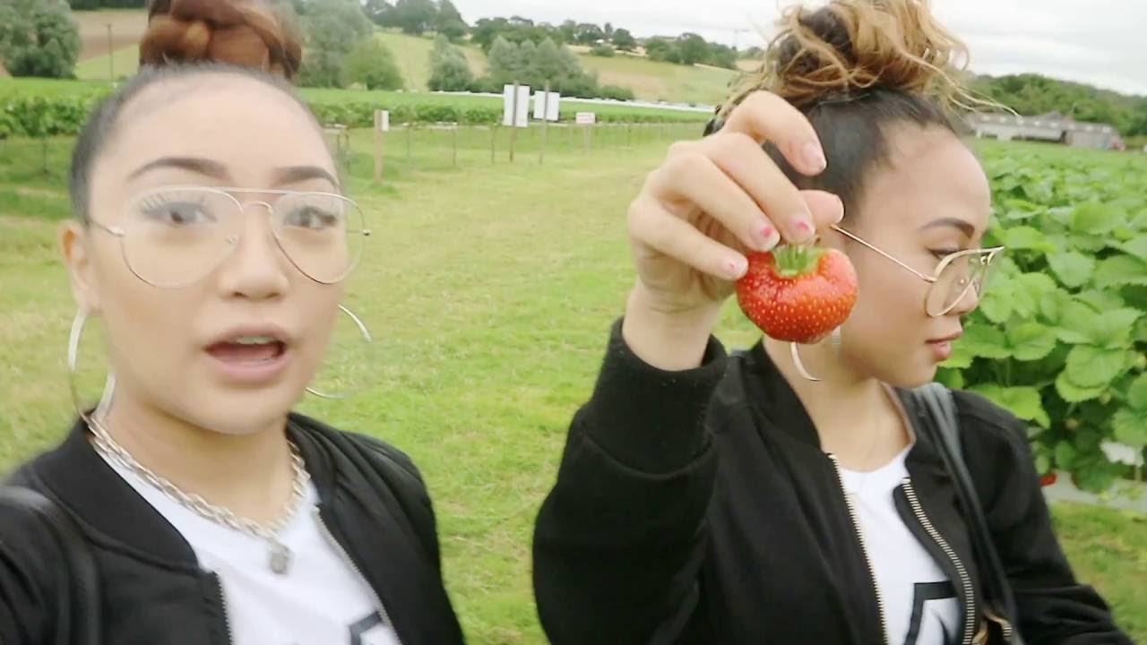 STRAWBERRY PICKING VLOG | ELLIENA ROSE ANNE