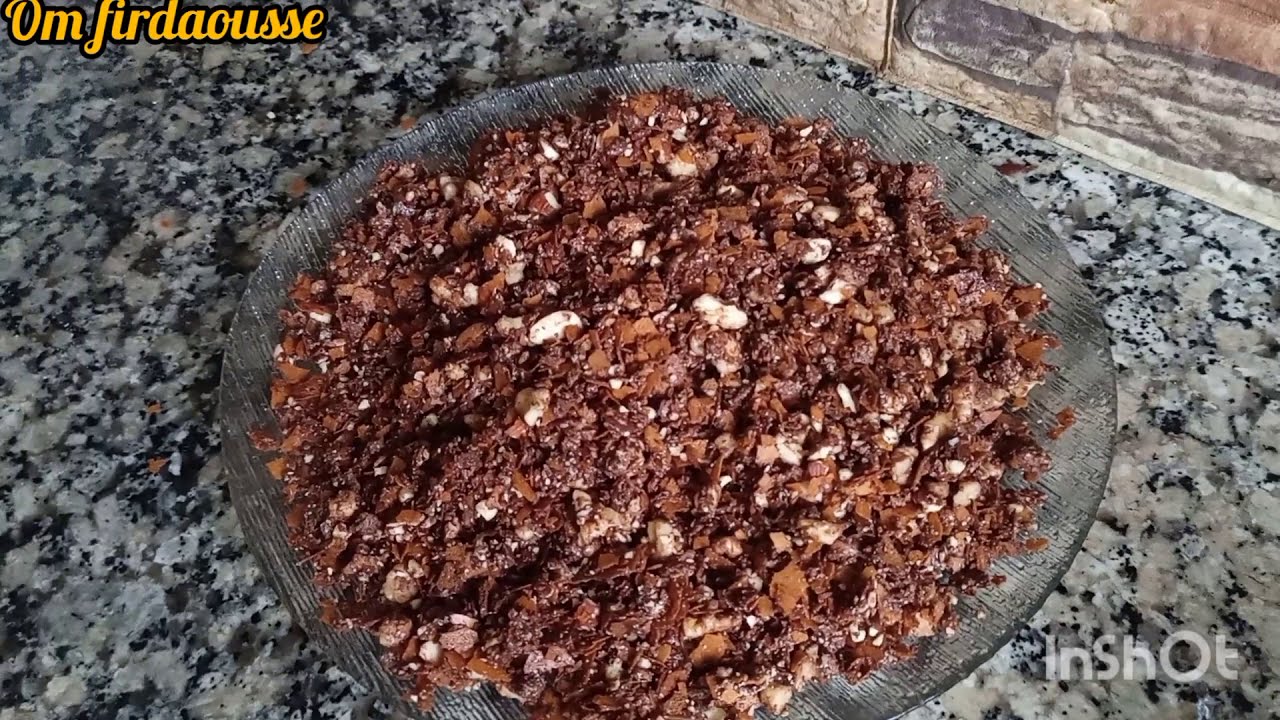 الطبقة المقرمشة سر لذة الكيك ديزاين و جميع الطرطات...أسرارها ...طريقة سهلة وقرمشة تدوم وسط الكيك.