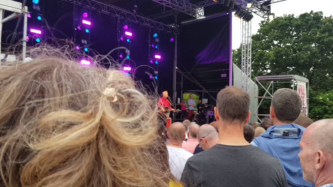 BILLY BRAGG - VILLAGE GREEN FESTIVAL, SOUTHEND ON SEA 2016