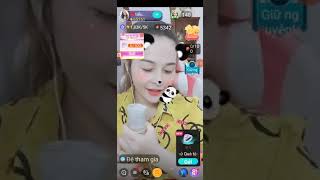 bigo live em gái ngồi khoe buom lo hang