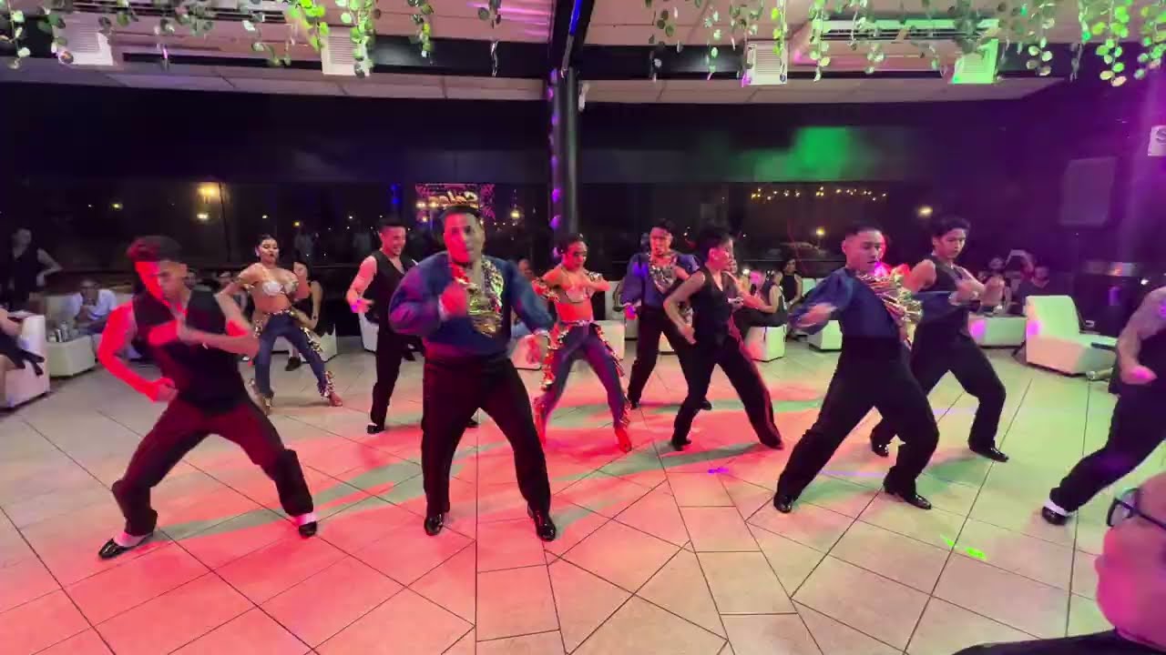 REVOLÚ DANCERS - Show mix Salsa Nigth
