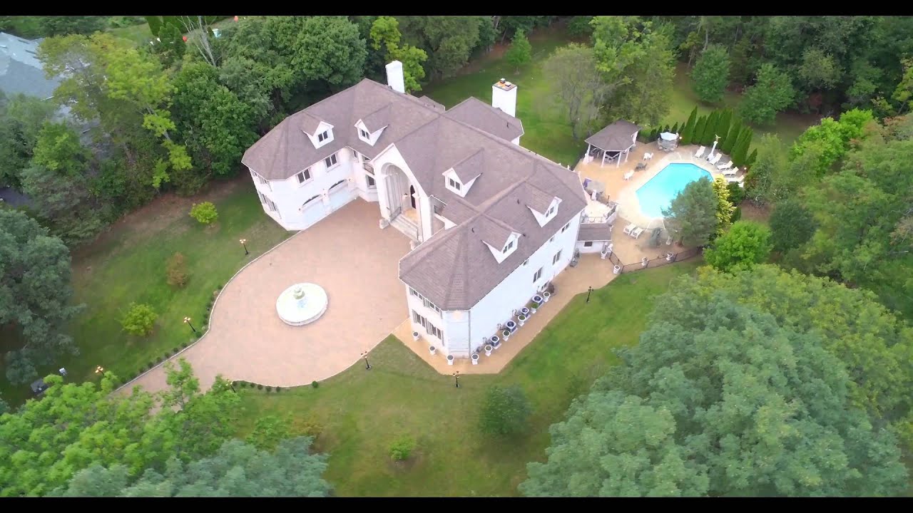 1085 Franklin Lakes Road