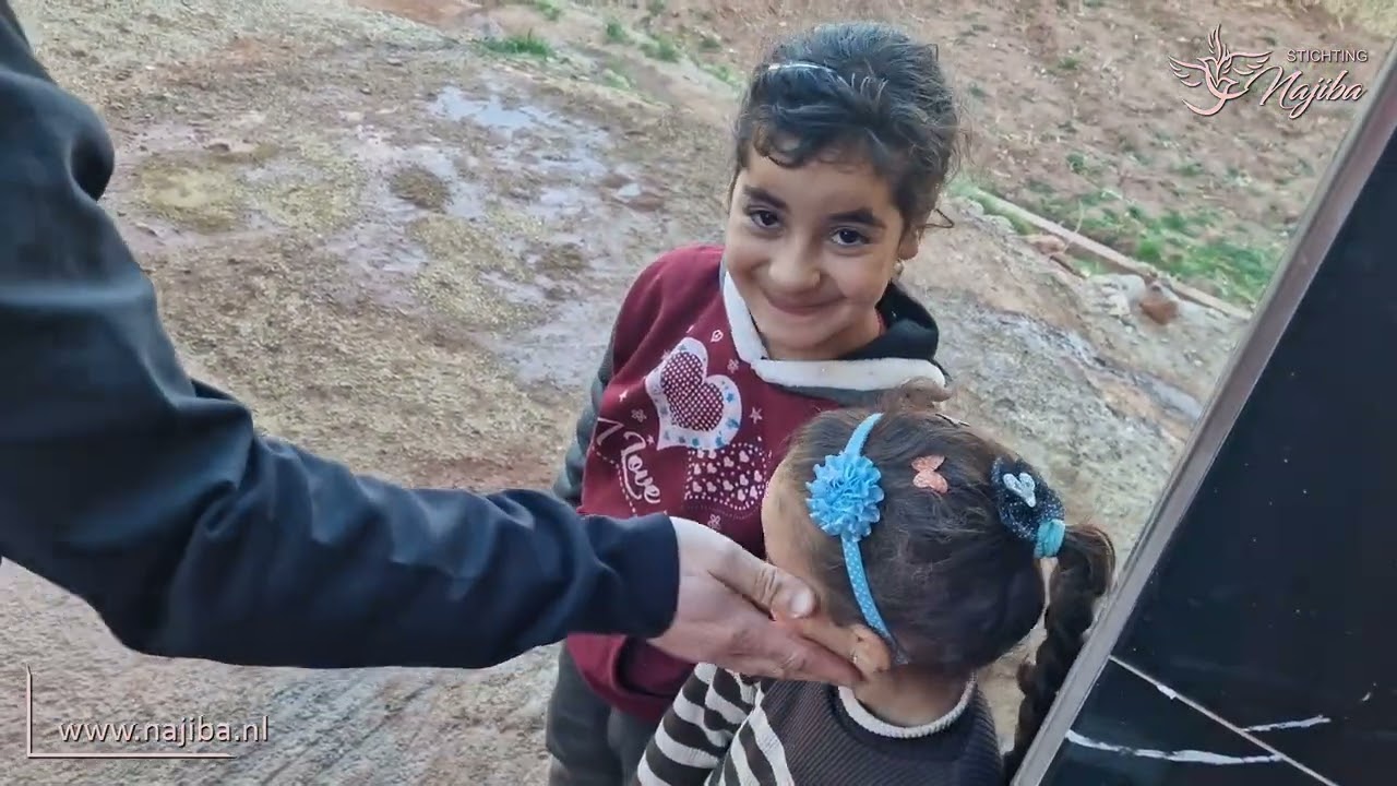 01-01-2023 MOEDER MET 7 KINDEREN WOONDE VERSCHRIKKELIJK MAAR NU IS HAAR NIEUWE HUIS KLAAR....