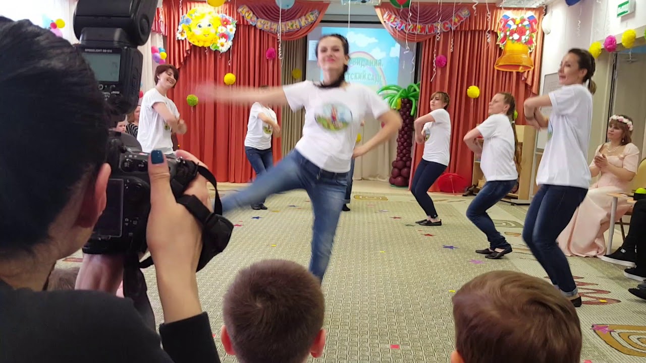 ЗАЖИГАТЕЛЬНЫЙ ТАНЕЦ МАМ В ДЕТСКОМ САДУ "ЗОЛОТОЙ КЛЮЧИК" ГОРОД ВИДНОЕ 2018 Г.