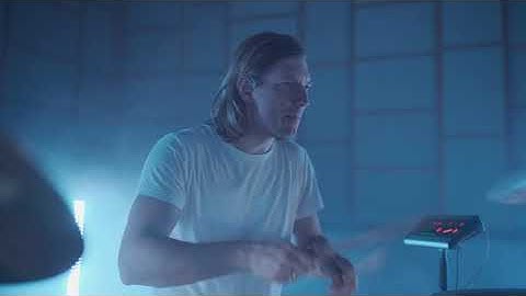 Uncanny – Noobjax (live in Studio Blå)