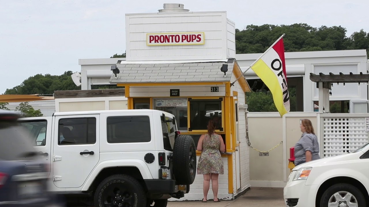 Pronto Pups customers line sidewalk after owner makes controversial social media post