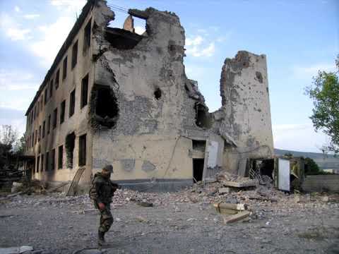 ქართული ტანკები საპასუხო ცეცხლს უხსნიან რუსეთის ბაზას ცხინვალთან - 08.08.08