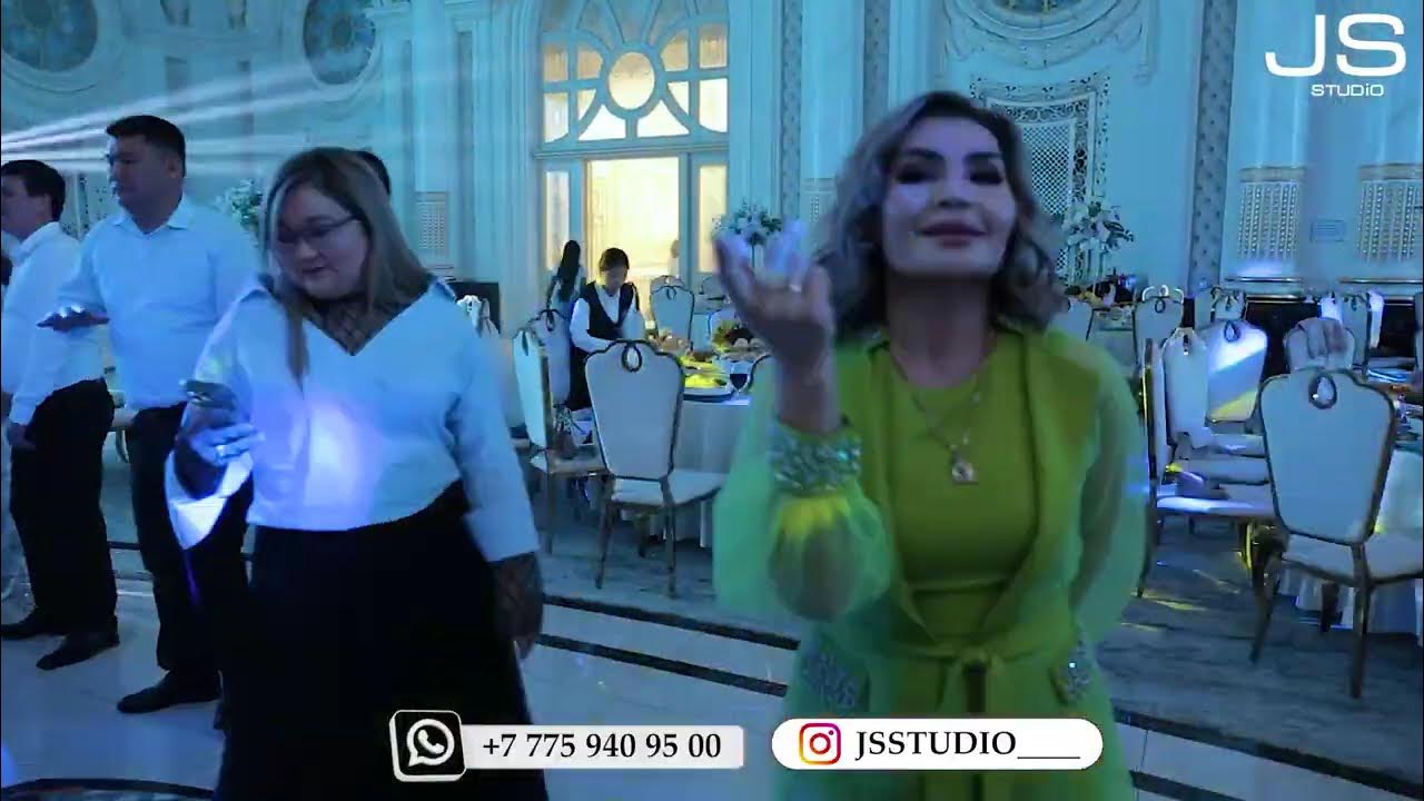 Сүйкімді әдемі толымды қыздар шешініп жатыр Сүйкімді әдемі толымды қыздар шешініп жатыр