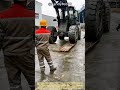 重機の足回りを守る！大型ホイールローダーへの鉄製タイヤチェーン装着工程 #worker #process #heavyequipment #maintenance #safety
