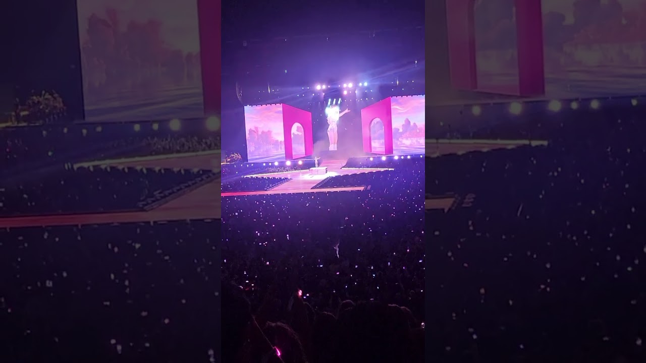 Taylor Swift - Cruel Summer (Live)