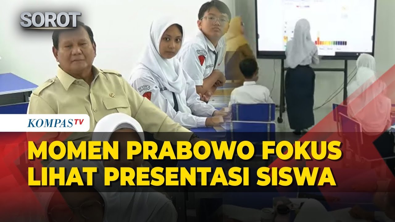 Momen Prabowo Duduk di Kelas Fokus Perhatikan Presentasi Siswa SMPN 4 Bekasi