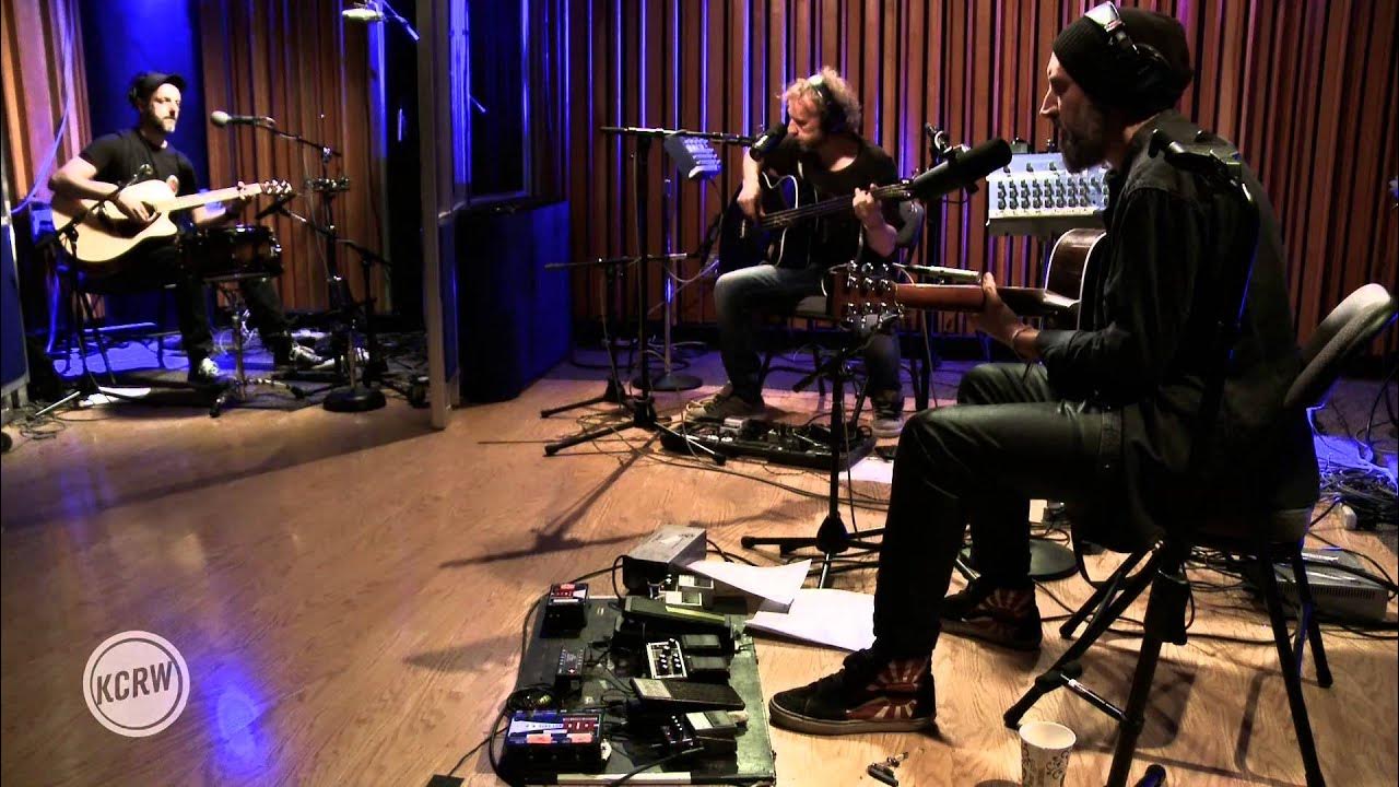 Fink performing "Looking Too Closely" Live on KCRW Fink performing "Looking Too Closely" Live on KCRW