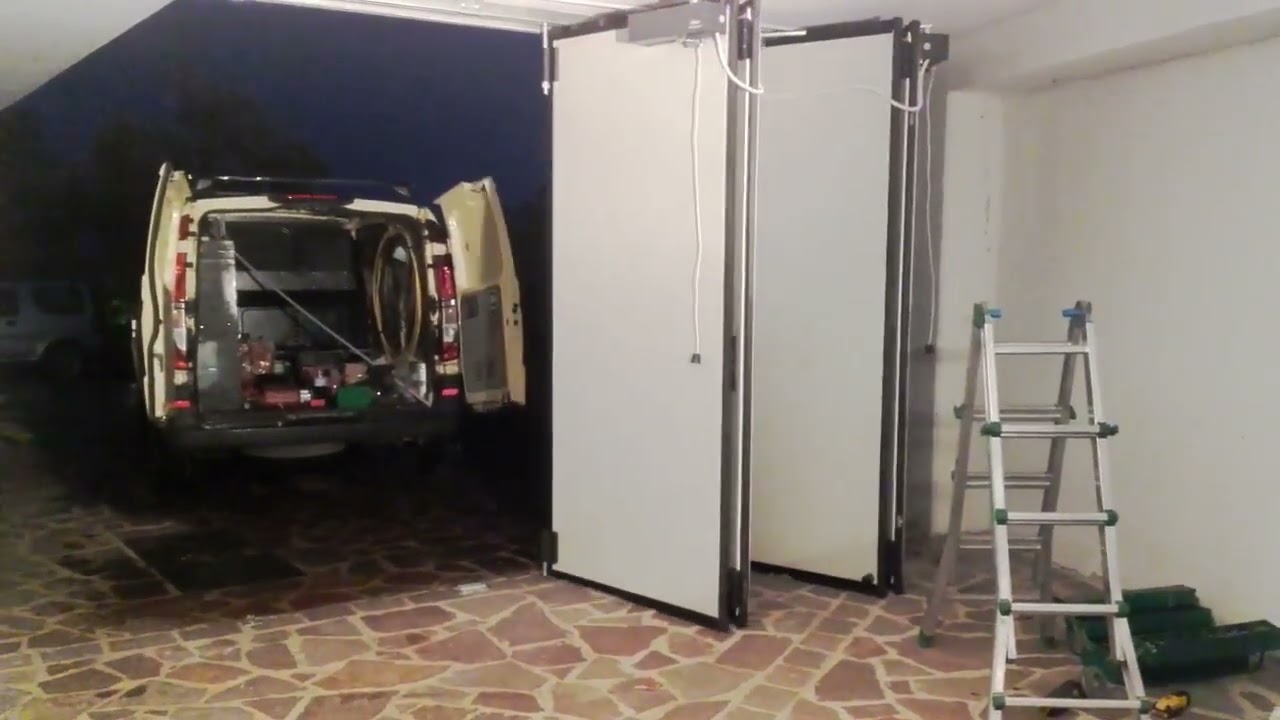 Automazione su portone a libro