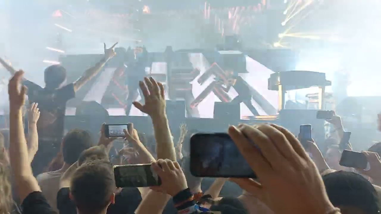 Sefa - Piano playing Frenchcore worldwide - @Reverze 2022 time will tell