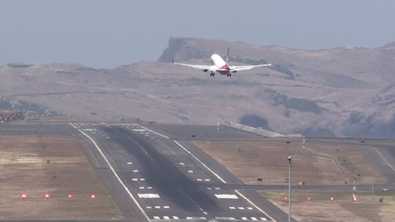 Dramatic Crosswind Storm aborted landing Madeira Airport Difficult