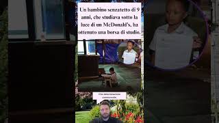 Bambino senzatetto studia sotto una luce McDonald’s e ottiene una borsa di studio 🌟📚