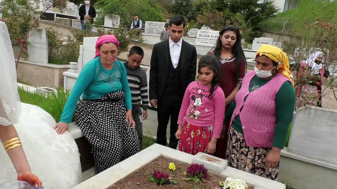 KAMERACI BERKAN 2021 ROMAN DÜĞÜNLERİ ALEMDA MEZARLIKDA DUYGU DOLU ANLAR 😥😥