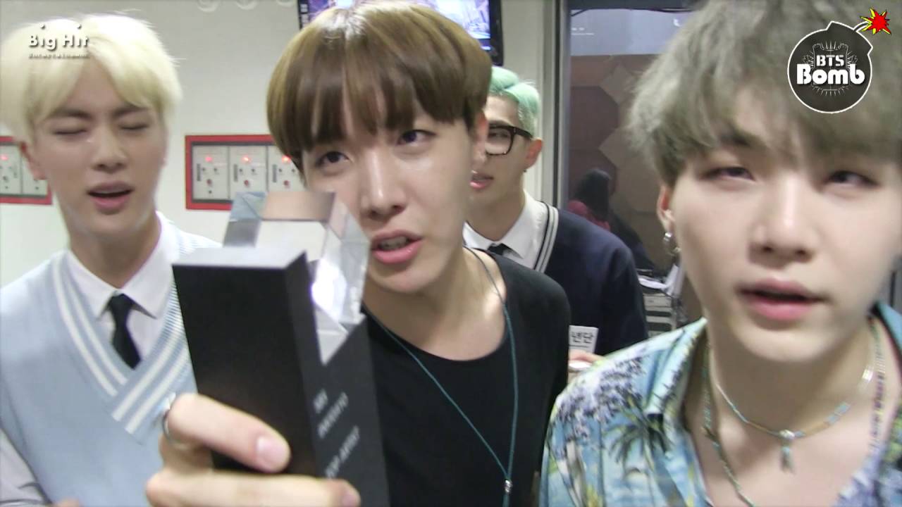 [BANGTAN BOMB] Ingigayo 1st win and Jin & RM Special MC - BTS (방탄소년단)