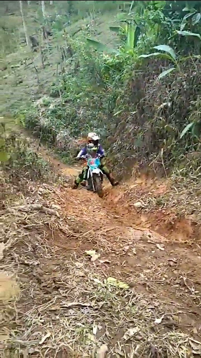 Viral !! TRAIL ADVENTURE nekat bawa anak ke jalur lumpur#shorts