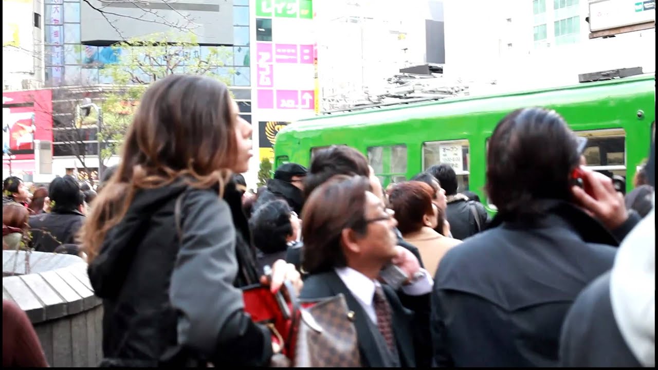 東北地方太平洋沖地震　11/3/11　14:48頃　渋谷ハチ公前