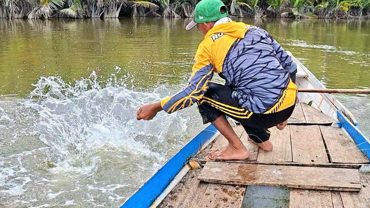 MENGERIKAN TARIKAN IKAN INI...!! MANCING DISAAT AIR SUNGAI LAGI KERUH MENGGUNAKAN UMPAN UDANG HIDUP 