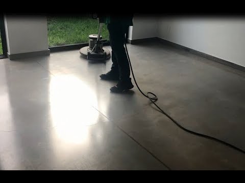 Video: ¿Cómo se hace brillar un piso de concreto manchado?