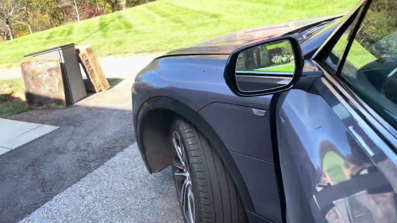 Как открыть капот на Cadillac Lyriq