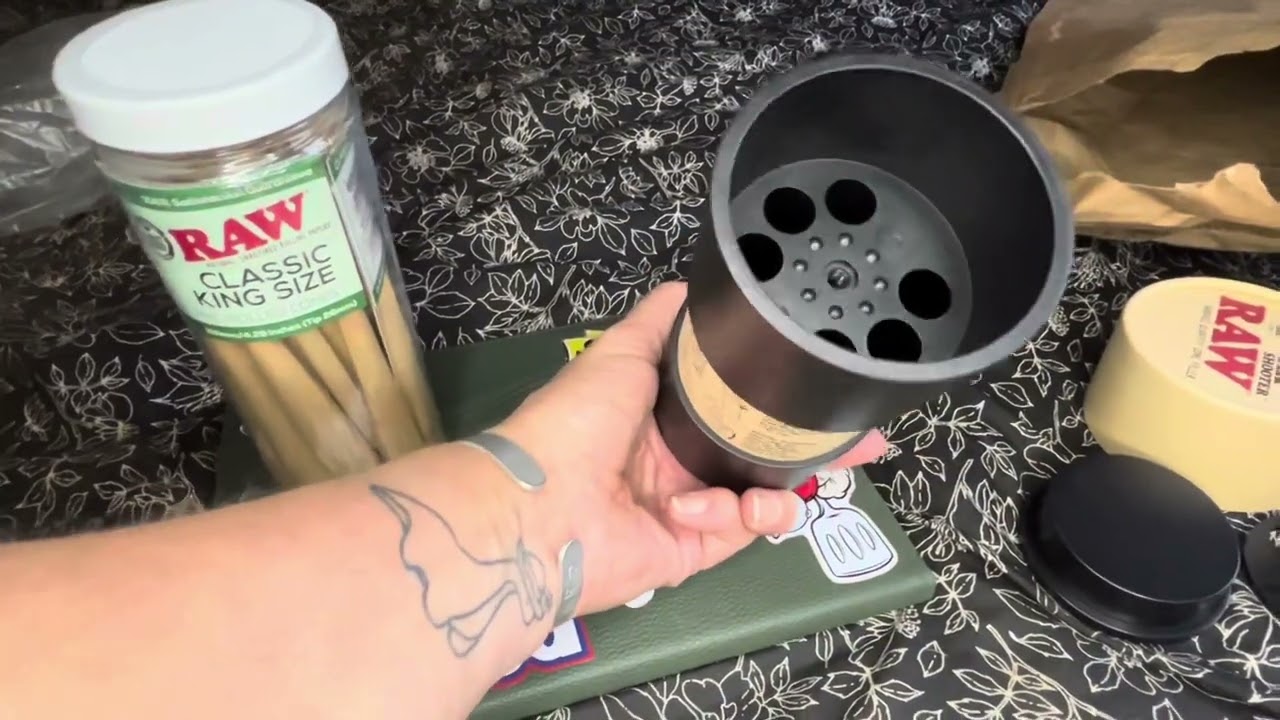 Unpacking and using the RAW 6 Shooter Automatic Roller