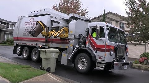 Brand New Peterbilt 520 Bridgeport Ranger Split Body With A Custom Glass Box!!