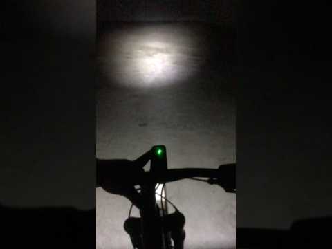 LANTERNA FAROL BIKE B MAX TESTE DE ILUMINAÇÃO