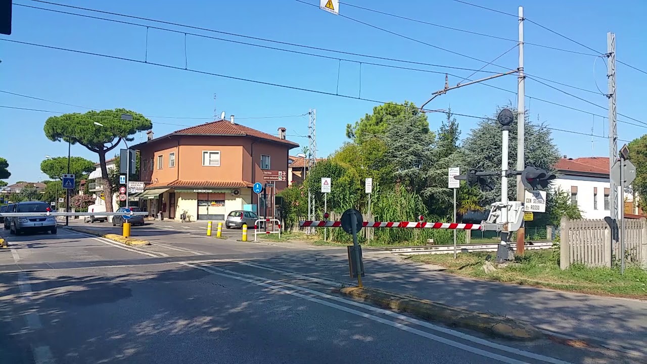 PASSAGGIO A LIVELLO CON SEMIBARRIERE A CERVIA