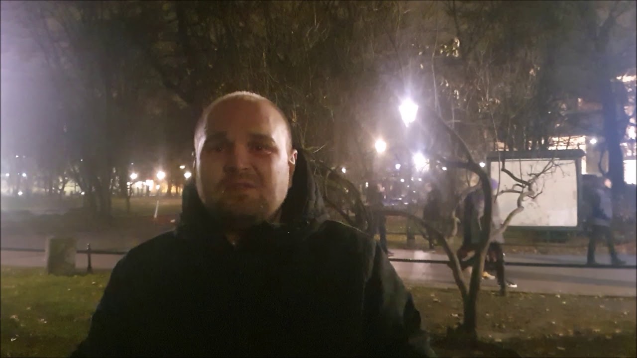 Człowiek gołąb, który tęskni za kratami. Przerażająco SMUTNE...