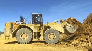 Caterpillar 990H loading 775F