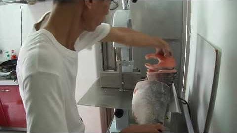 Máy cưa cá ngừ, thịt cá đông lạnh   YouTube