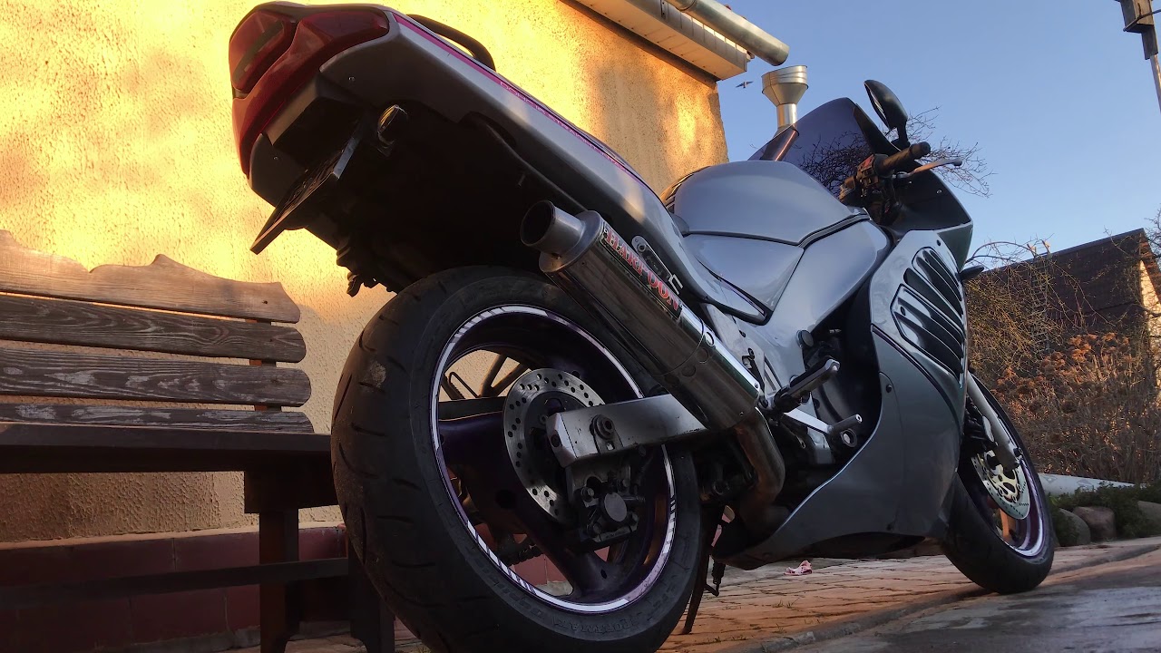 Suzuki RF600 R - YouTube