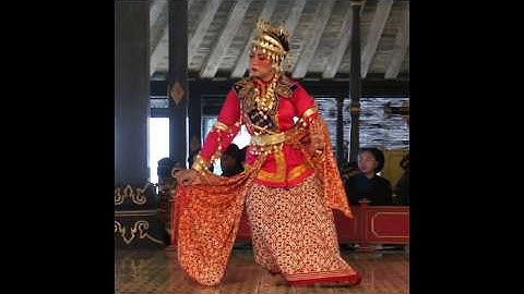 Traditional Javanese dance at Sultan