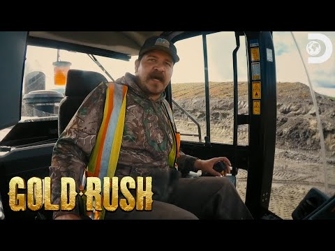 Wet Dirt Clogs Slucifer! | Gold Rush